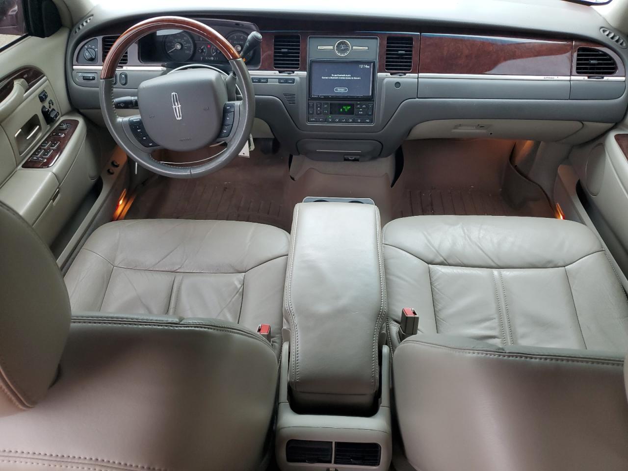 2008 Lincoln Town Car Signature Limited VIN: 2LNHM82V38X635821 Lot: 56738735