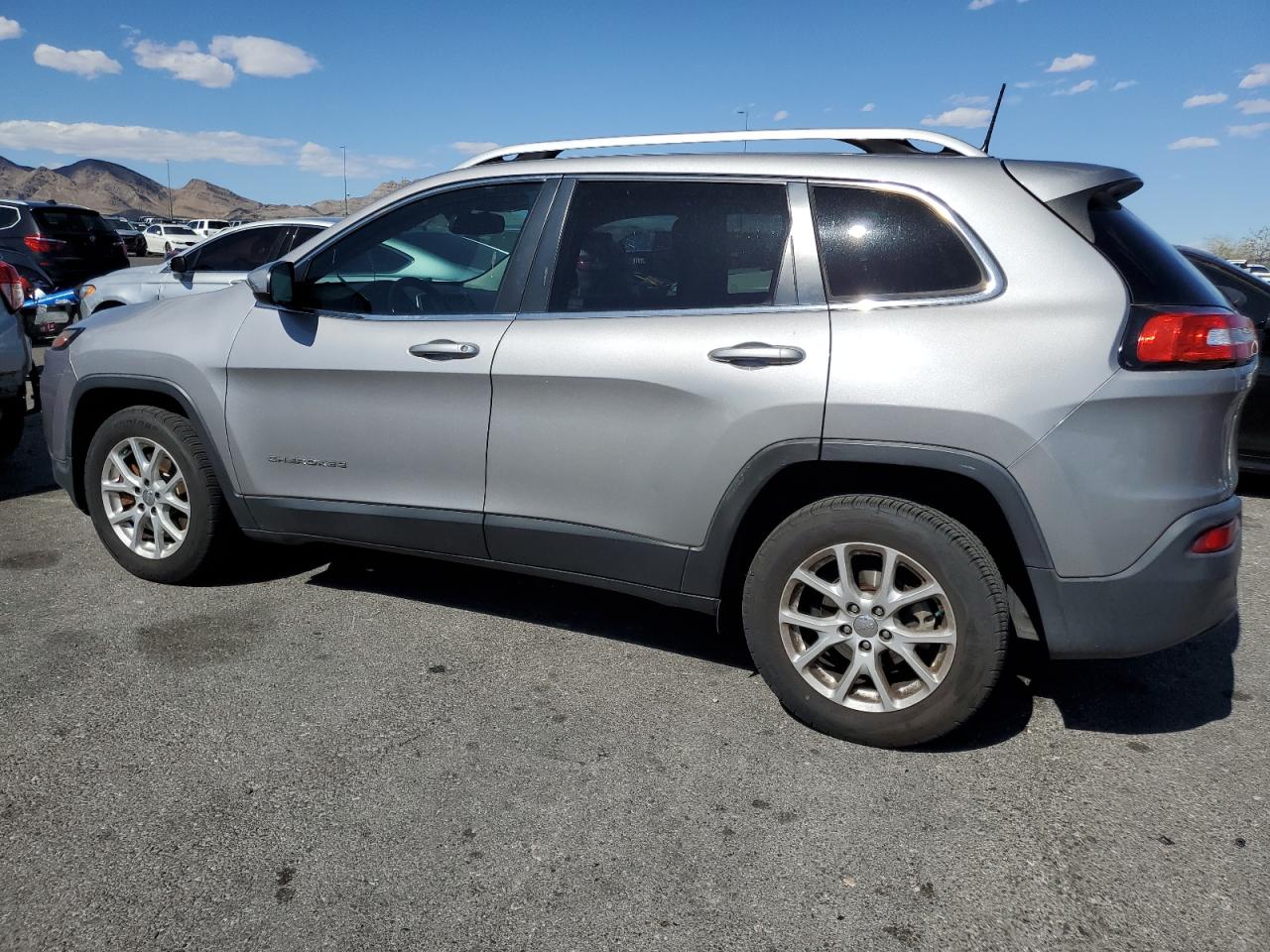 2017 Jeep Cherokee Latitude VIN: 1C4PJLCBXHD219336 Lot: 57143855