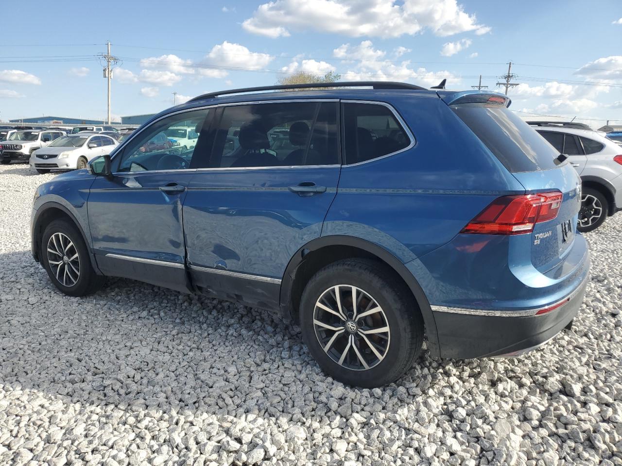 2018 Volkswagen Tiguan - Image 2
