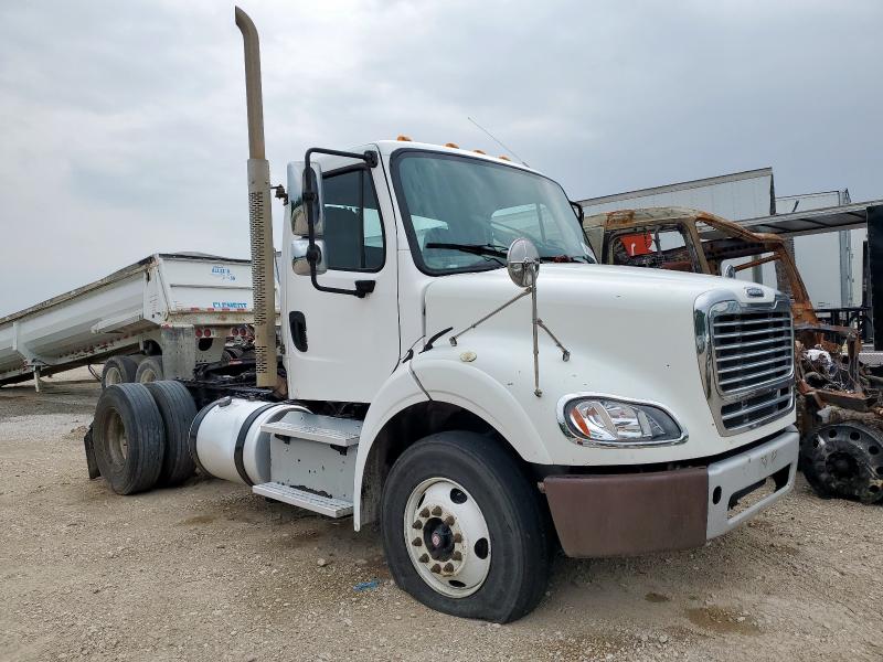 2015 Freightliner Business Class M2 Semi Truck