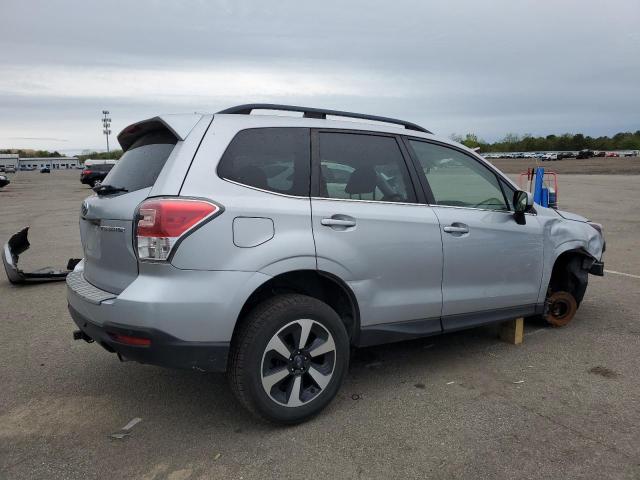  SUBARU FORESTER 2018 Srebrny