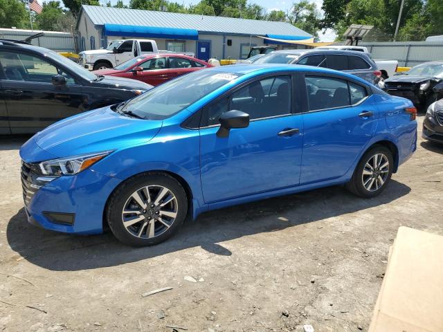 NISSAN VERSA 2024 Синий