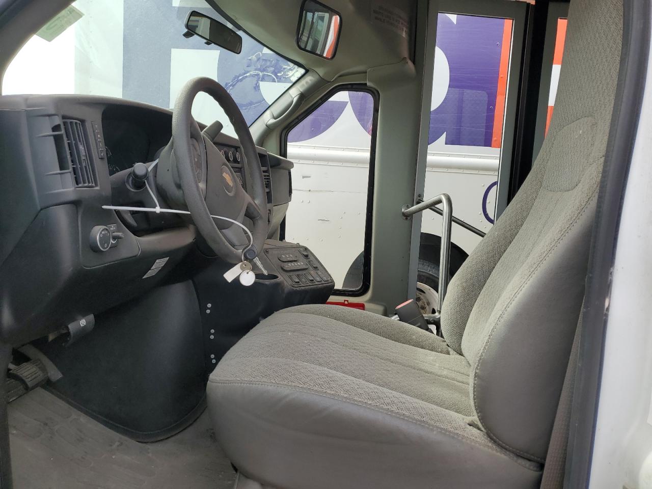 2010 Chevrolet Express Cutaway G4500 VIN: 1GB9G5AG3A1104493 Lot: 58694105