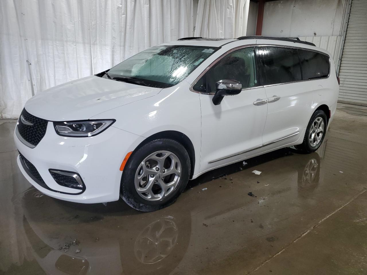 2023 Chrysler Pacifica Limited for Sale in Albany, NY - Minor Dent/Scratches