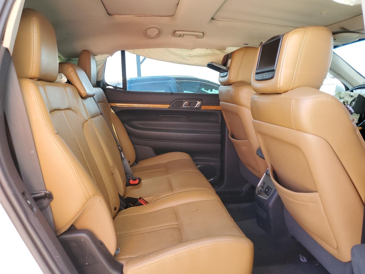 2011 Lincoln Mkt VIN: 2LMHJ5AT2BBJ55012 Lot: 57465455