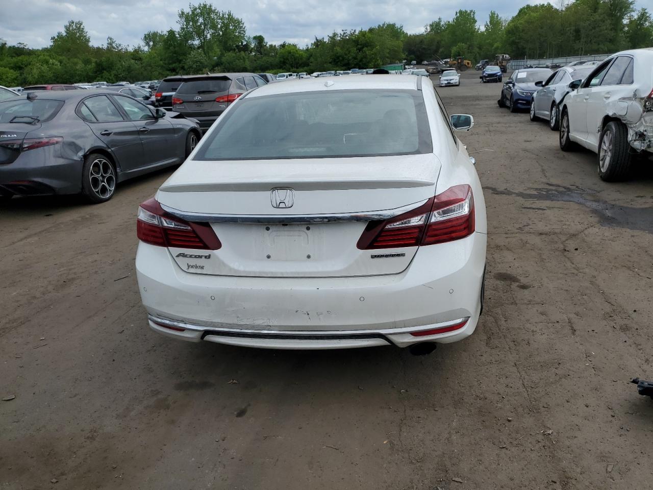 2017 Honda Accord Ex VIN: 1HGCR2F0XHA803332 Lot: 56556955