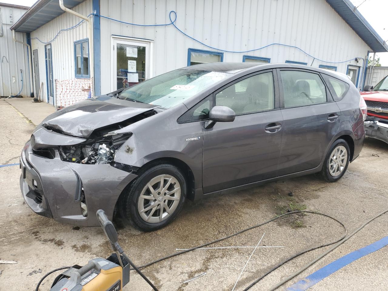 2016 Toyota Prius V იყიდება Pekin-ში, IL - Front End