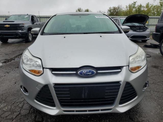 Sedans FORD FOCUS 2014 Srebrny