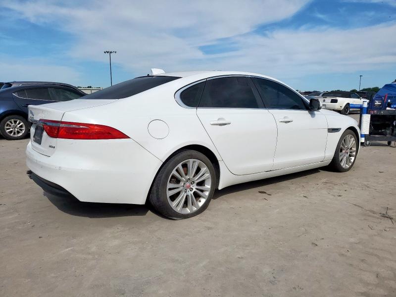 Sedans JAGUAR XF 2017 Biały