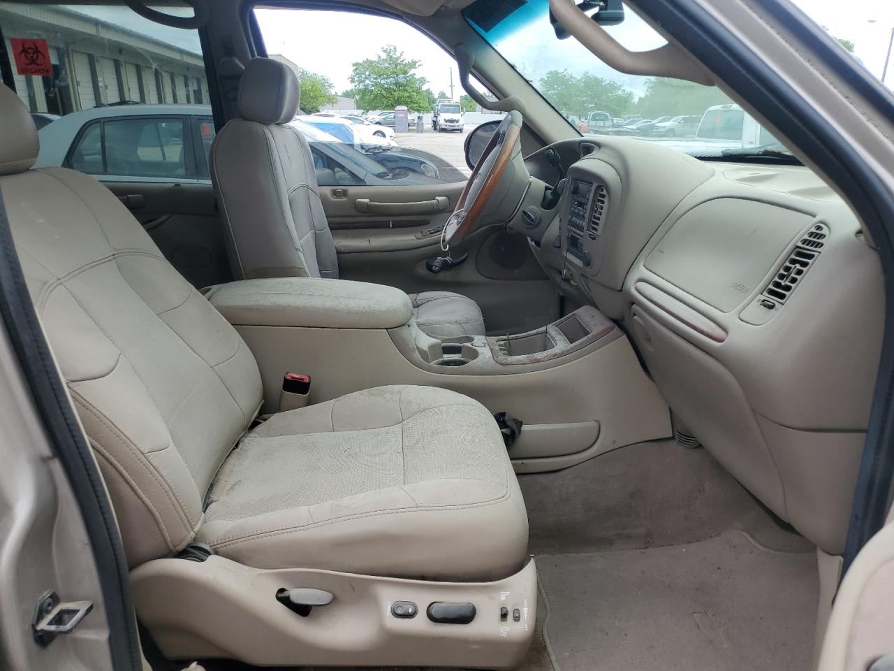 2000 Lincoln Navigator VIN: 5LMFU28A6YLJ24025 Lot: 56555095
