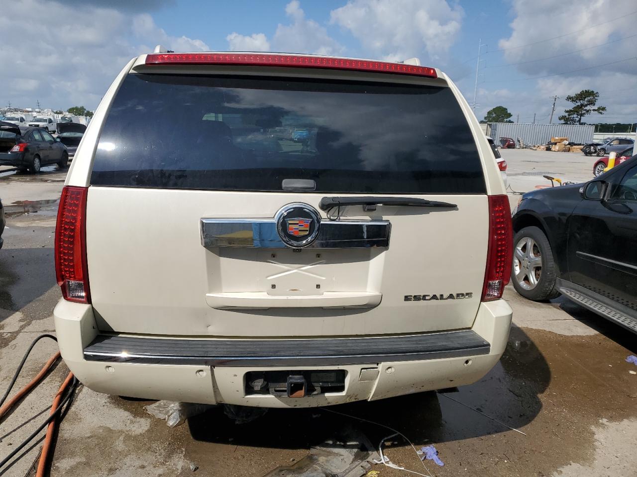 2008 Cadillac Escalade Luxury VIN: 1GYFK63878R105936 Lot: 57056305
