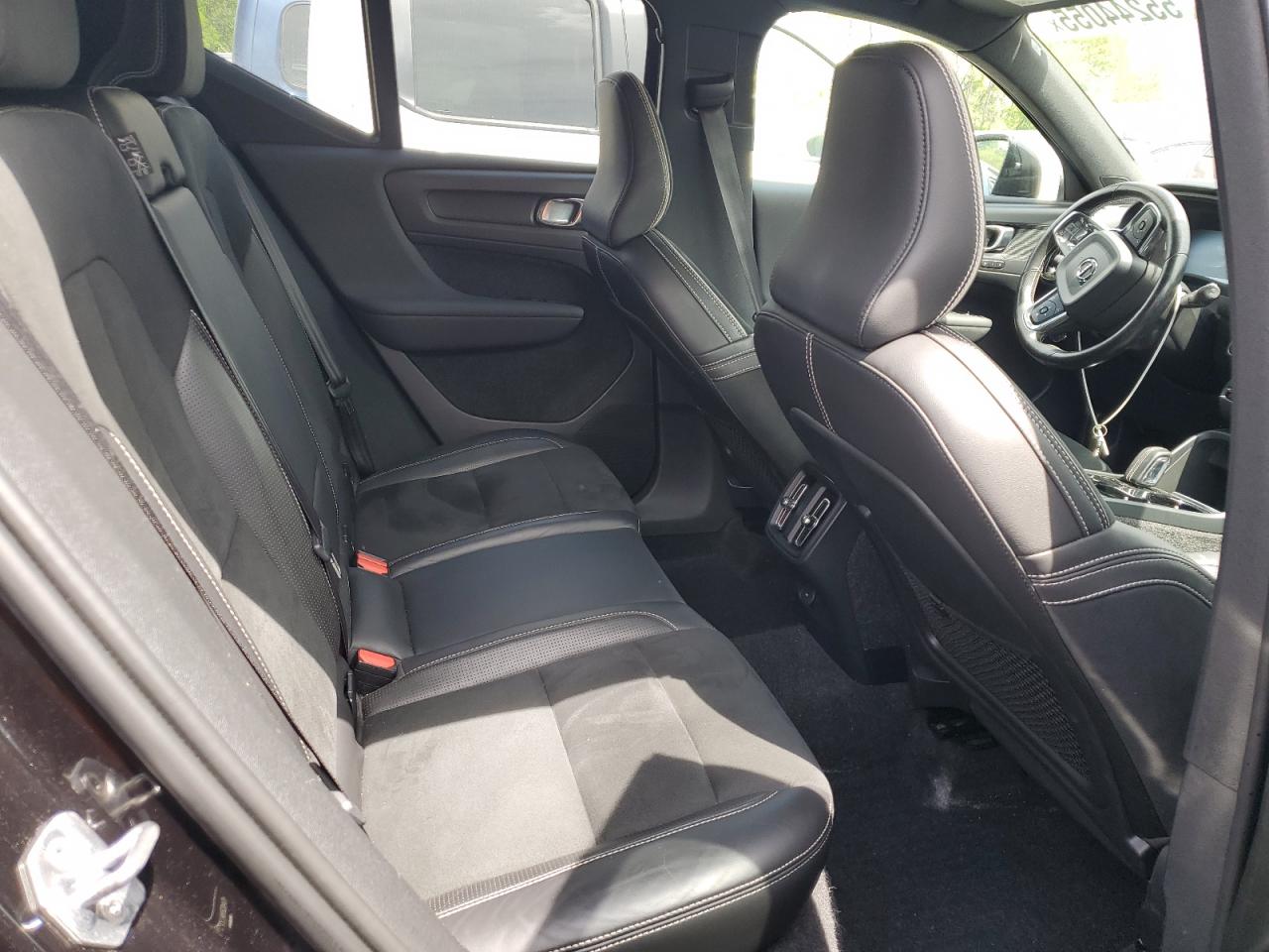 2020 Volvo Xc40 T5 R-Design VIN: YV4162UM4L2179158 Lot: 55244055