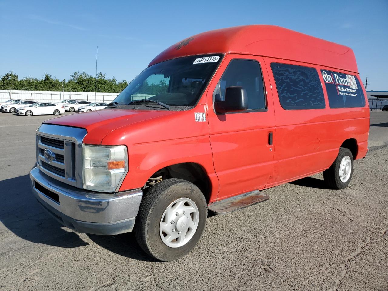 2011 Ford Econoline E150 Van na sprzedaż w Fresno, CA - Minor Dent/Scratches