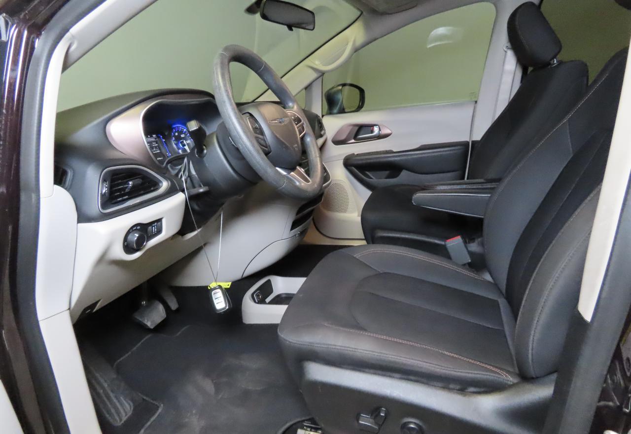 2018 Chrysler Pacifica - Image 9