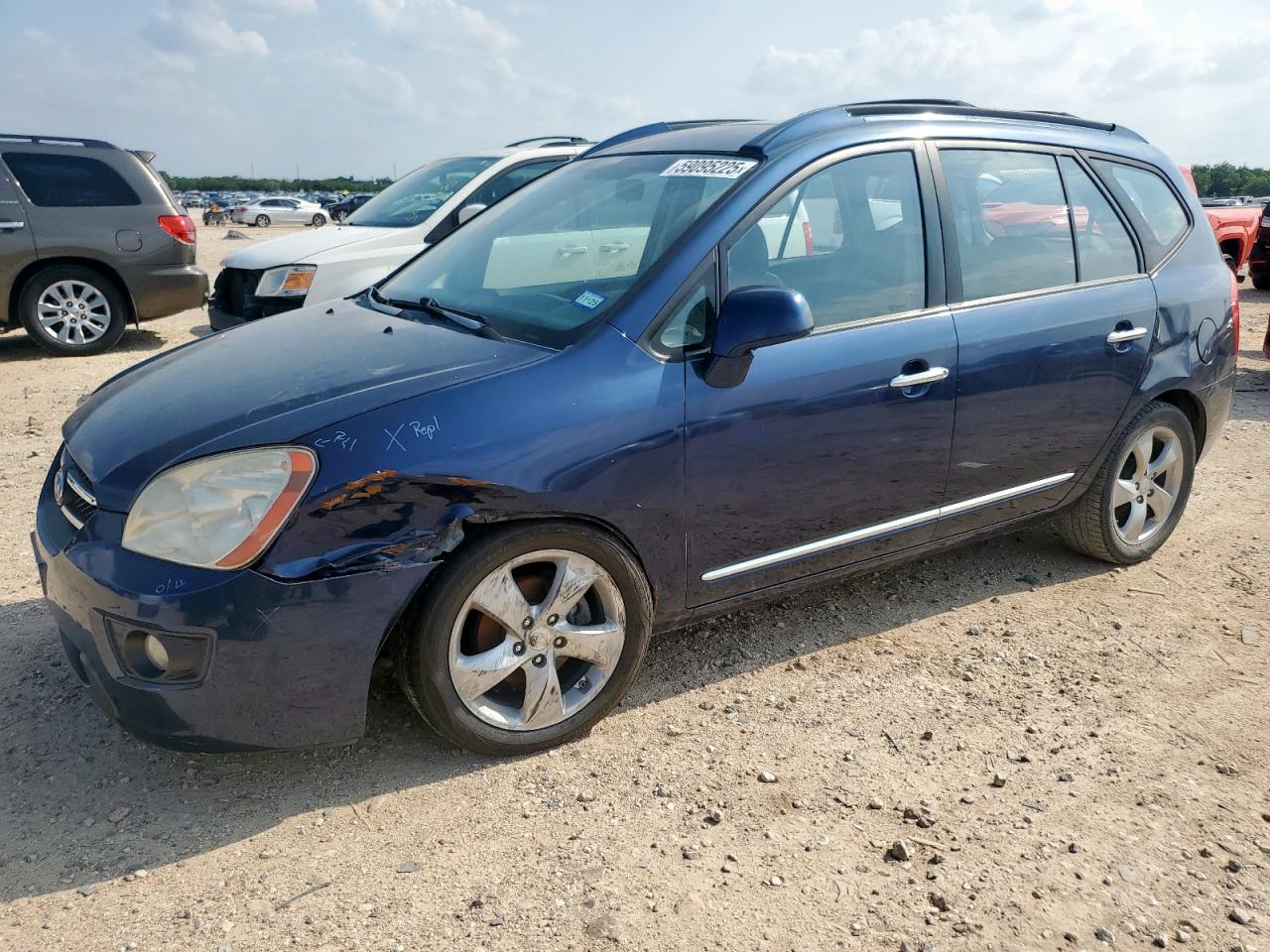 KNAFG526777056598 KIA RONDO Photo 1