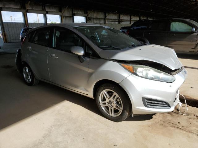  FORD FIESTA 2018 Серебристый