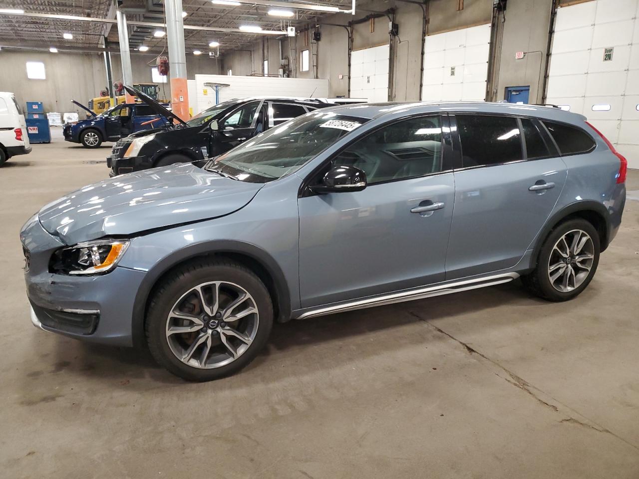 2018 Volvo V60 Cross Country Premier en Venta en Blaine, MN - Front End
