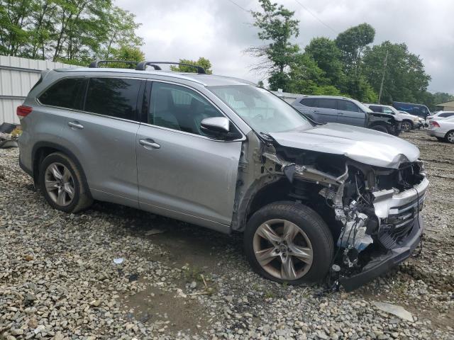  TOYOTA HIGHLANDER 2017 Серебристый