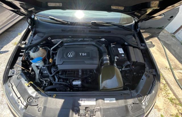 Седани VOLKSWAGEN JETTA 2017 Чорний