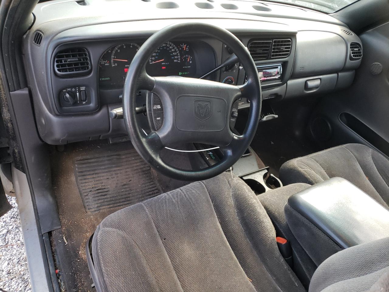 2000 Dodge Dakota VIN: 1B7GL22N9YS589138 Lot: 55923555