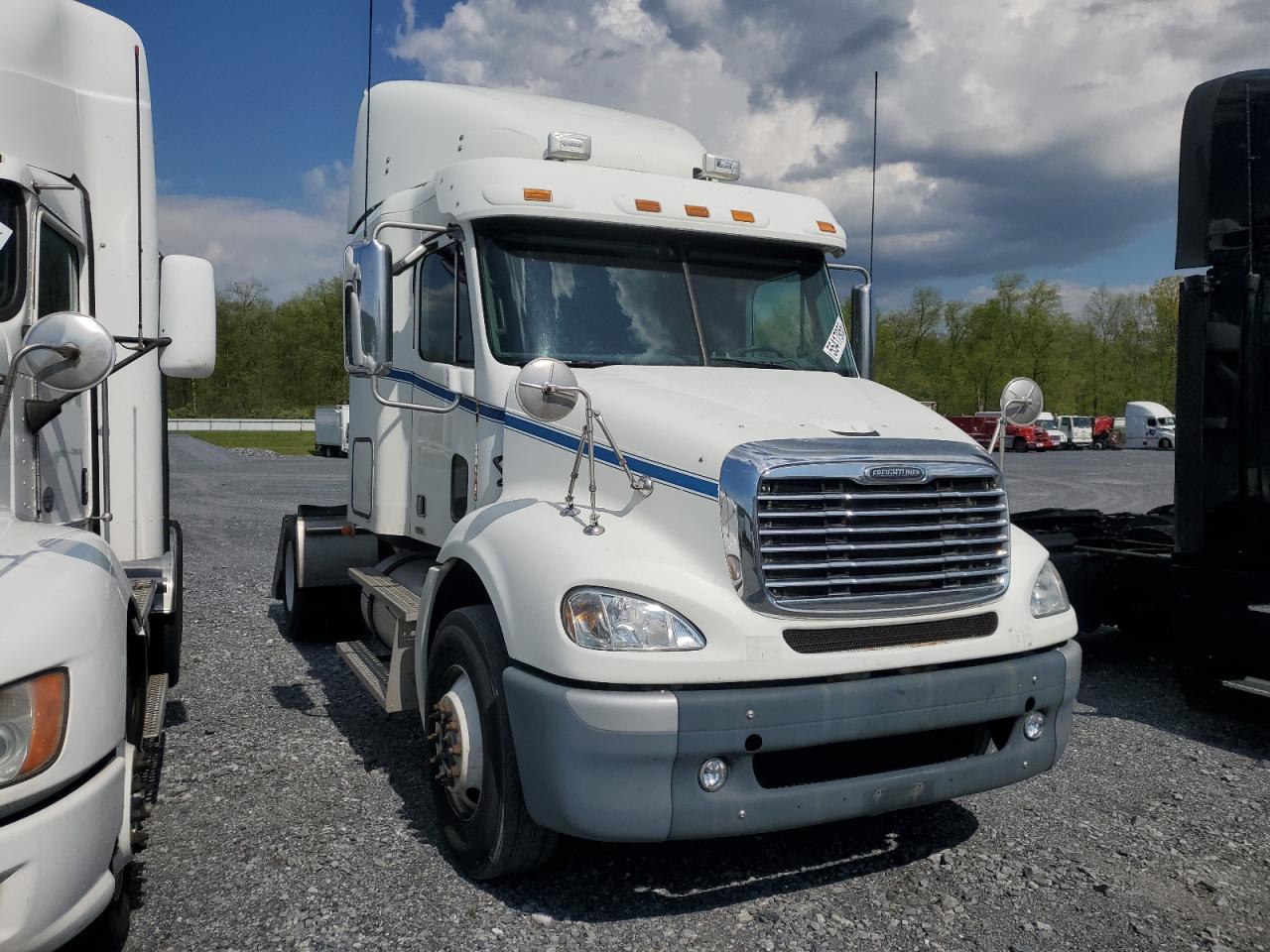 2010 Freightliner Columbia Semi Truck for Sale in Grantville, PA - Normal Wear