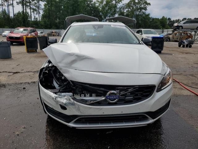  VOLVO V60 2018 Белы