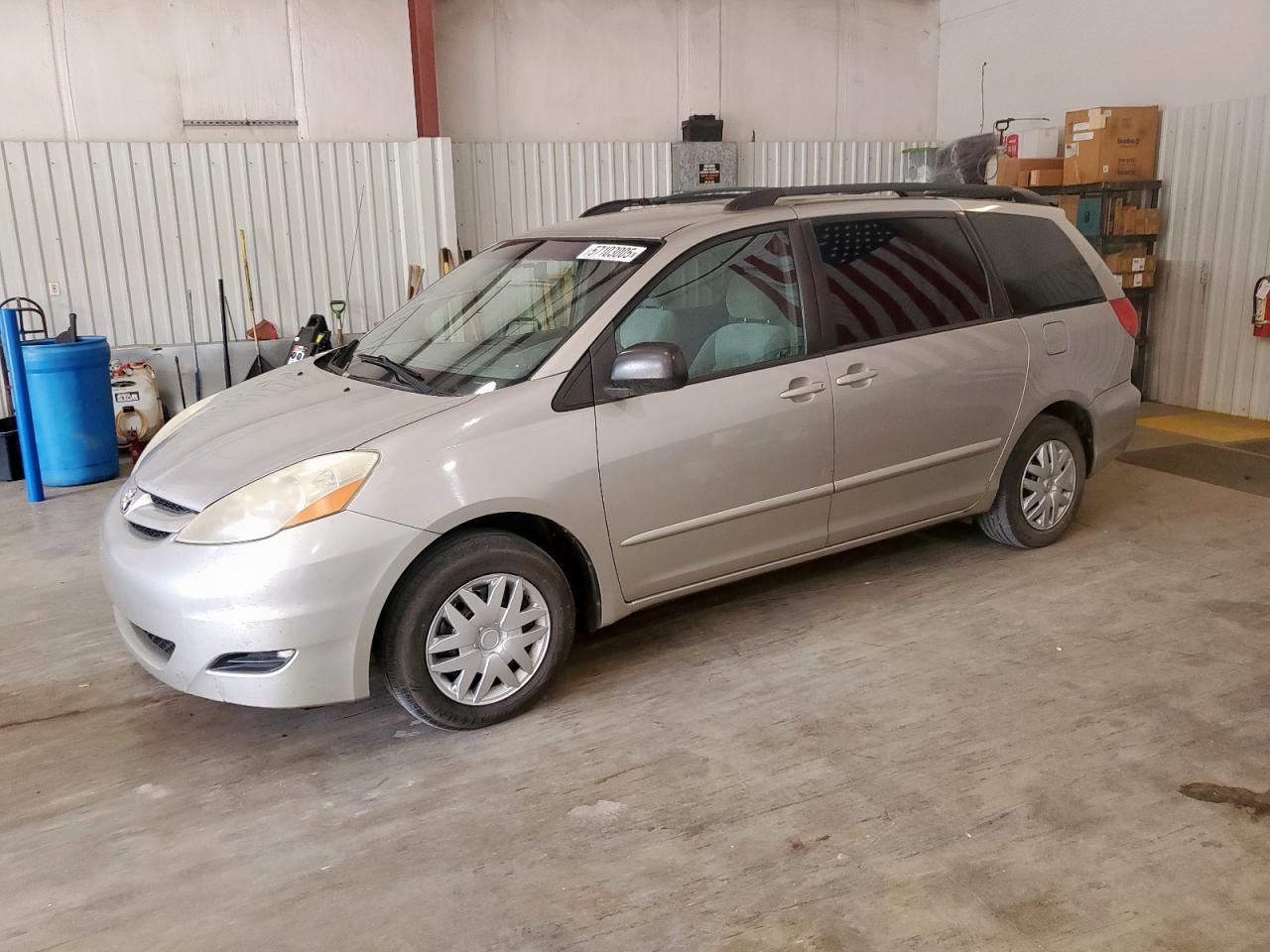 2007 Toyota Sienna Ce for Sale in Lufkin, TX - Minor Dent/Scratches