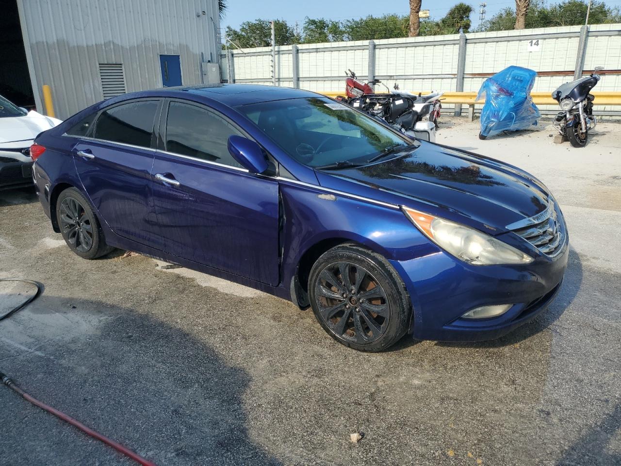 2011 Hyundai Sonata - Image 4