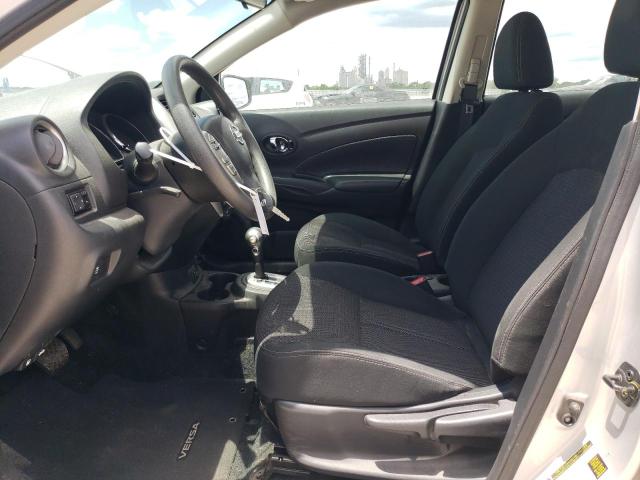  NISSAN VERSA 2018 Srebrny