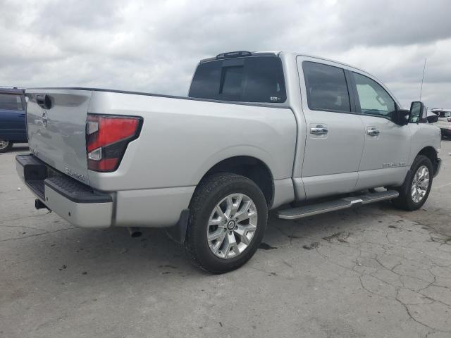  NISSAN TITAN 2020 Srebrny