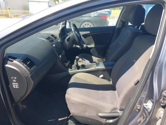 2011 TOYOTA AVENSIS T2