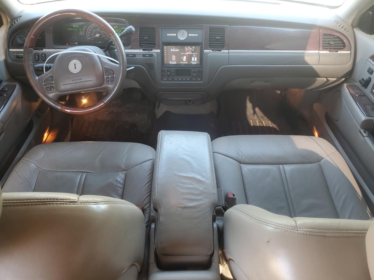 2004 Lincoln Town Car Ultimate VIN: 1LNHM83W94Y625182 Lot: 55632185