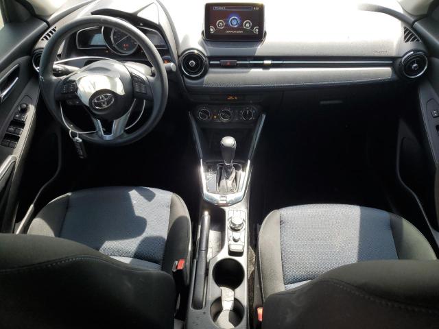  TOYOTA YARIS 2017 Srebrny