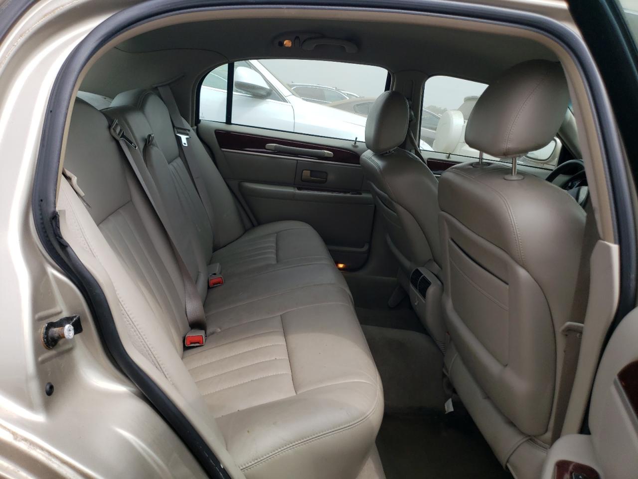 2005 Lincoln Town Car Signature VIN: 1LNHM81W25Y666645 Lot: 56103945