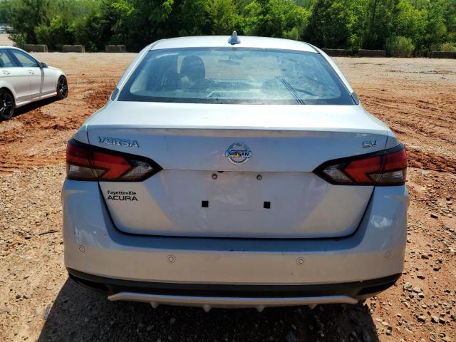  NISSAN VERSA 2021 Srebrny