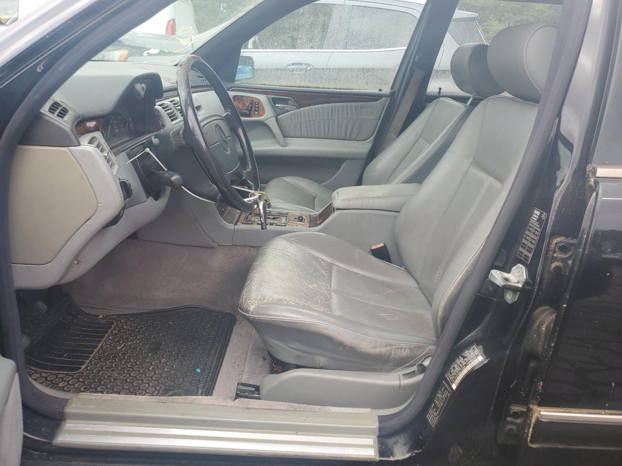1999 Mercedes-Benz E 320 VIN: WDBJH65F0XA770084 Lot: 54714935