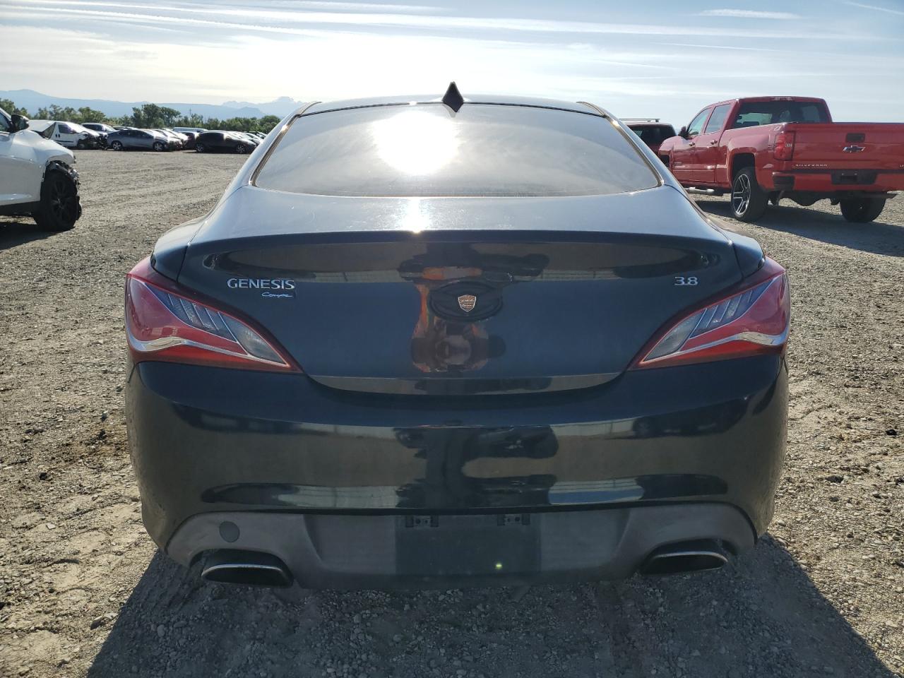 2015 Hyundai Genesis Coupe 3.8L VIN: KMHHU6KJ1FU123710 Lot: 56654185