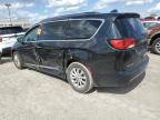 2017 Chrysler Pacifica Touring L   na sprzedaż w Indianapolis, IN - Side
