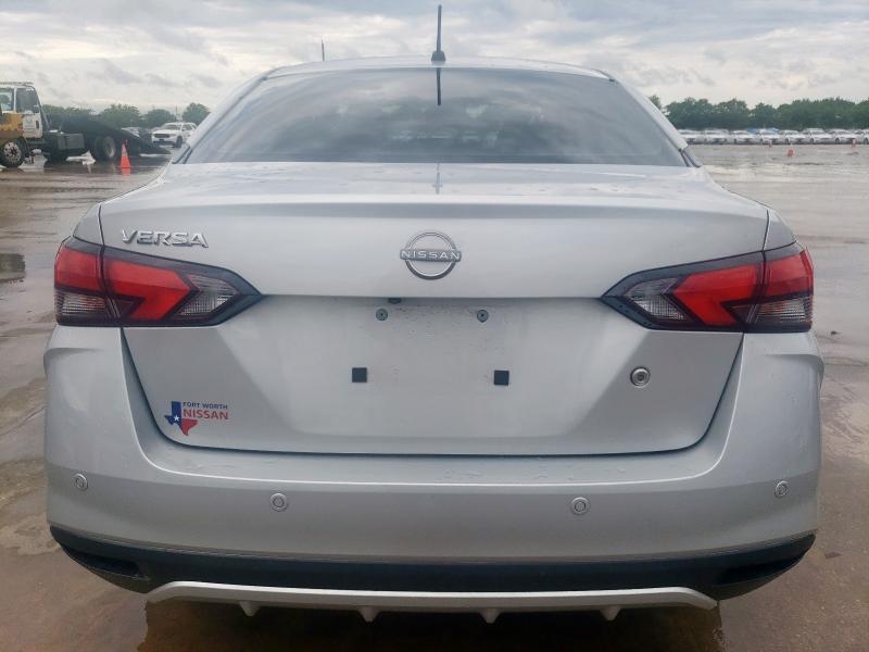  NISSAN VERSA 2024 Сріблястий