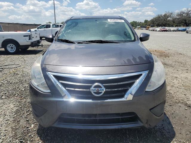 Sedans NISSAN VERSA 2015 Szary