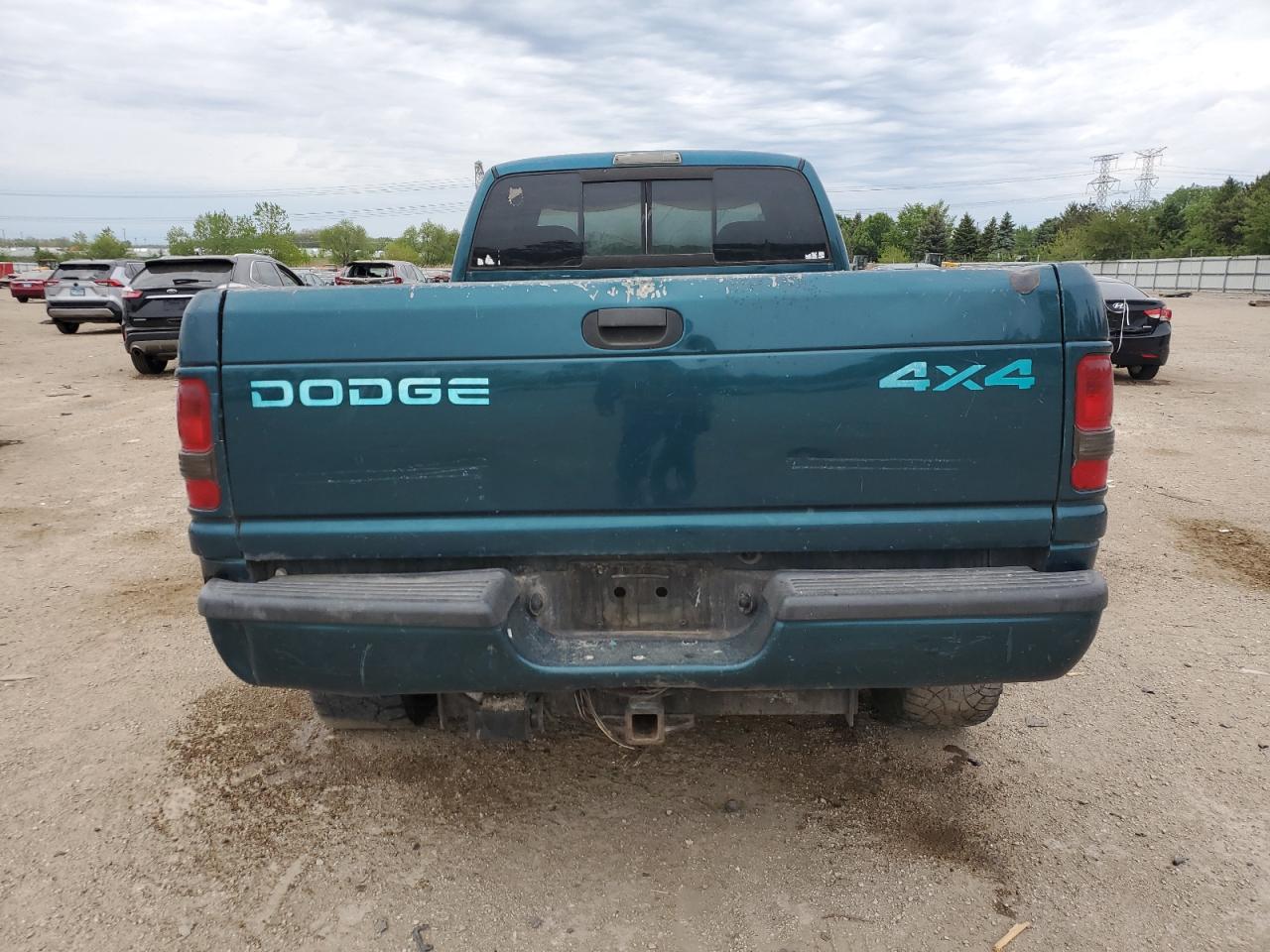 1998 Dodge Ram 2500 VIN: 1B7KF23ZXWJ229771 Lot: 57152265