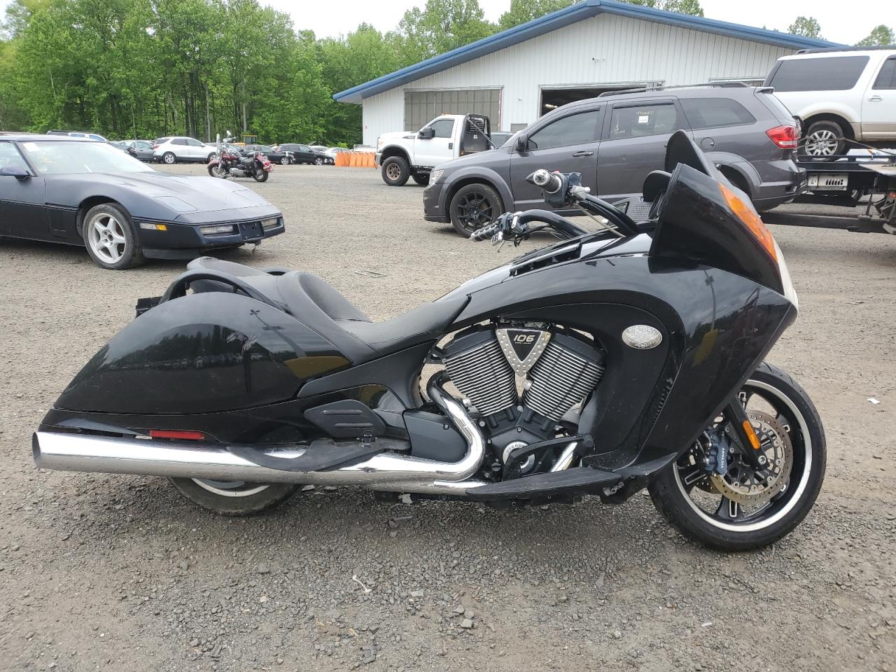 2010 Victory Motorcycles Vision 8-Ball for Sale in East Granby, CT - Minor Dent/Scratches