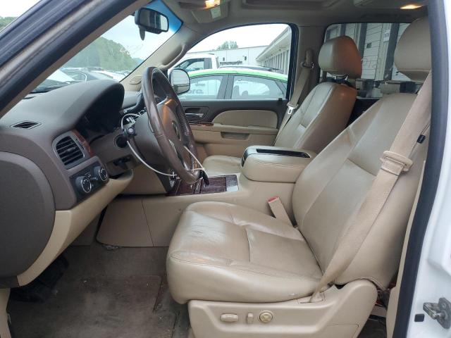 Parquets CHEVROLET SUBURBAN 2014 Biały