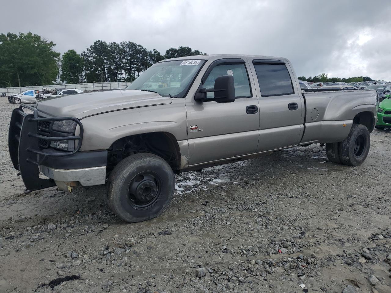 2006 Chevrolet Silverado C2500 Heavy Duty for Sale in Loganville, GA - Minor Dent/Scratches