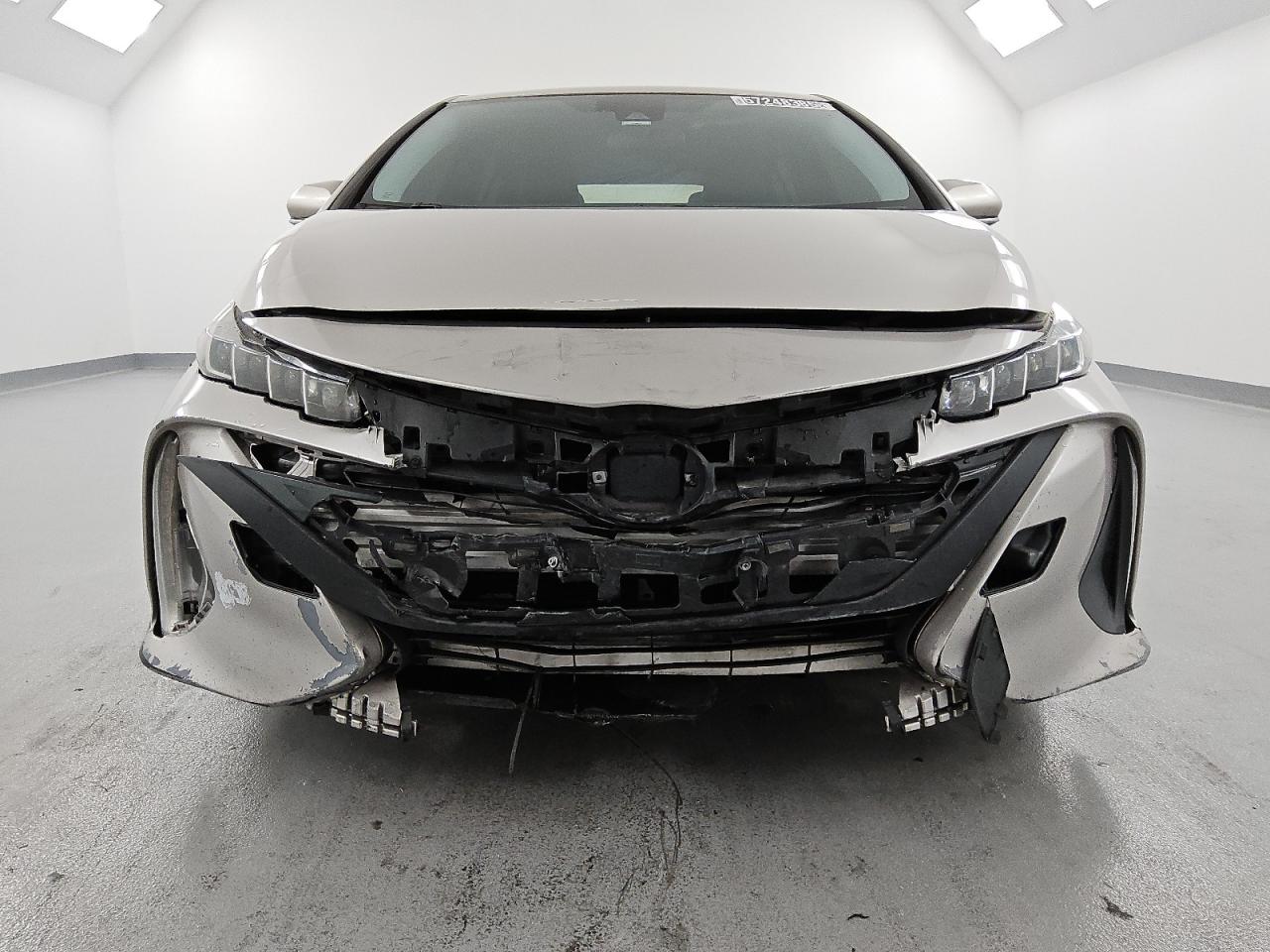 2018 Toyota Prius Prime იყიდება Van Nuys-ში, CA - Front End