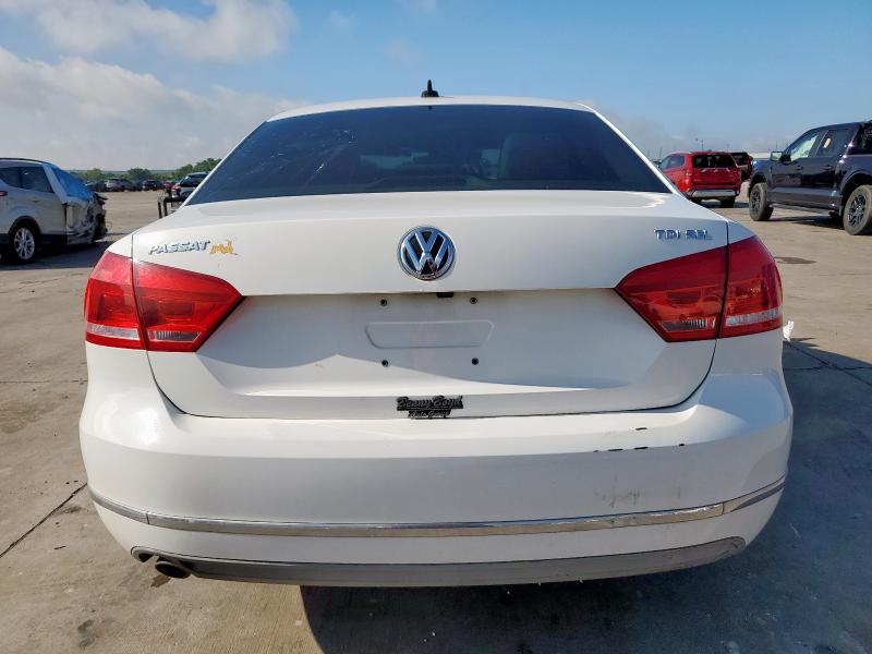 Sedans VOLKSWAGEN PASSAT 2013 Biały