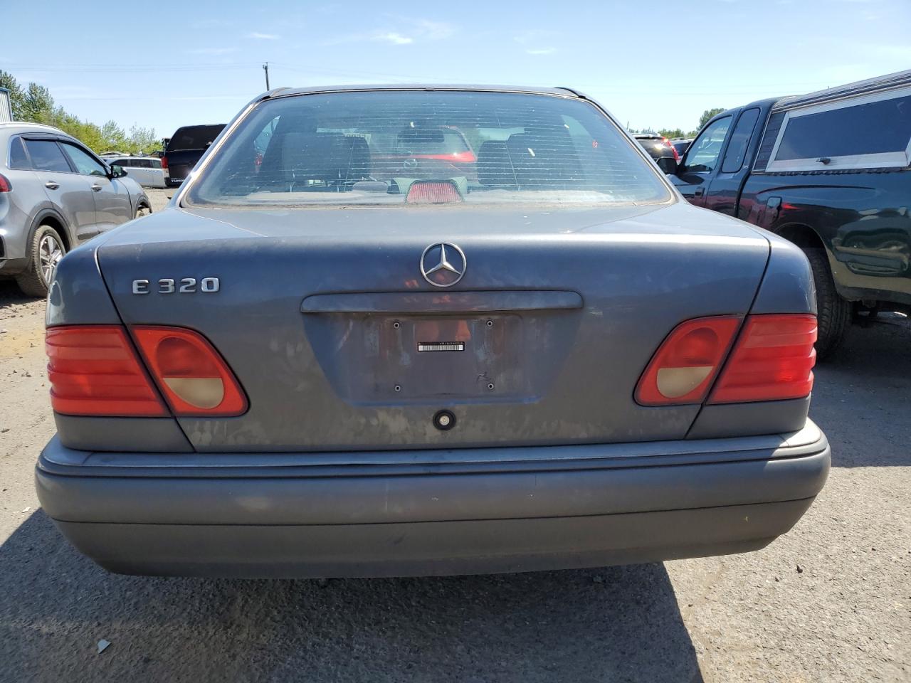 1998 Mercedes-Benz E 320 VIN: WDBJF65F0WA555664 Lot: 56036175