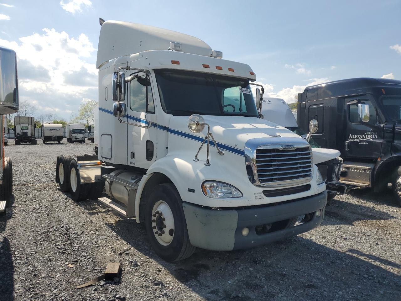 2007 Freightliner Columbia 112 Semi Truck for Sale in Grantville, PA - Normal Wear
