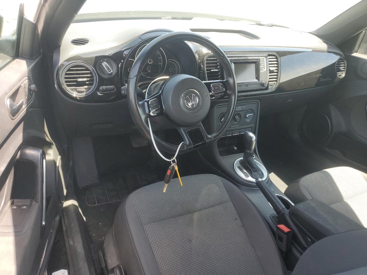 2018 Volkswagen Beetle S VIN: 3VWFD7AT6JM717370 Lot: 55814455