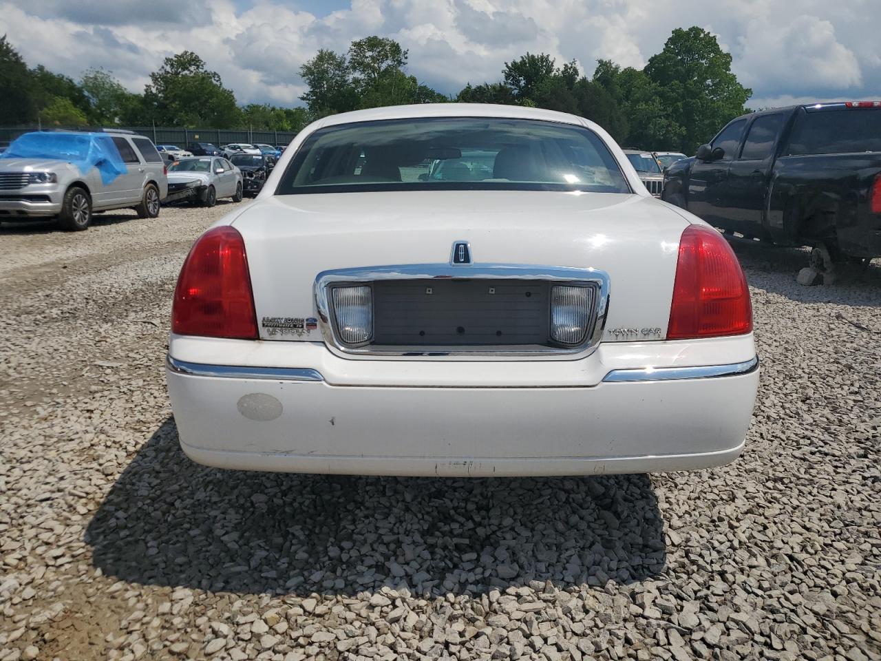 2008 Lincoln Town Car Signature Limited VIN: 2LNHM82V38X660959 Lot: 57168355